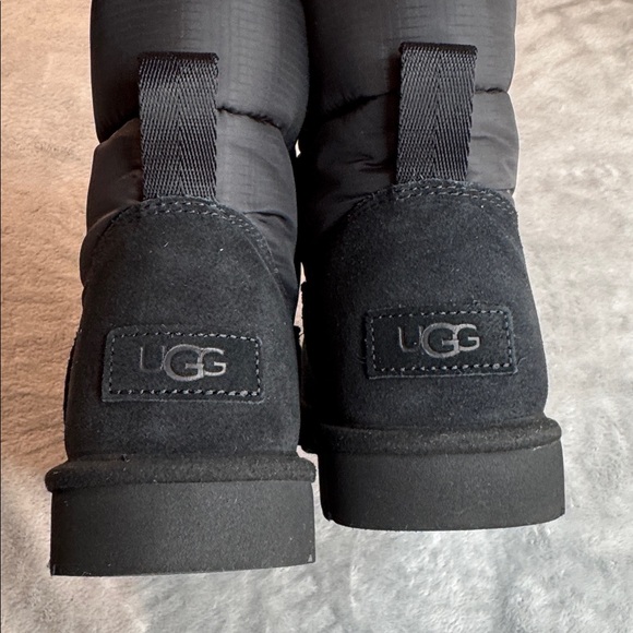 NWB UGG Classic Maxi Toggle Bootie Black Size 6 - Picture 11 of 14